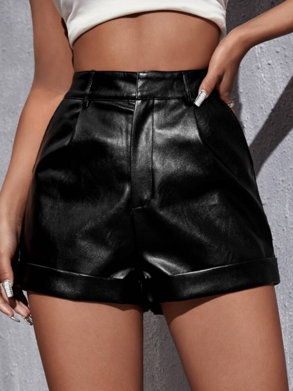 Women’s High-Waist Black Faux Leather Shorts w/ Front Pockets Size: 6